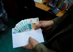 Чиновника из администрации города Невинномысска уличили в получении взятки