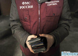 Женщина, ударившая сотрудника УФМС, предстанет перед судом