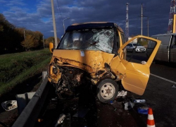 Три человека серьезно пострадали в тройном ДТП с маршруткой в Невинномысске