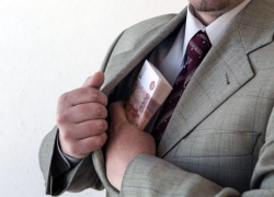 В Минводах адвокат и его подельник продавали клиентам арестованные приставами квартиры