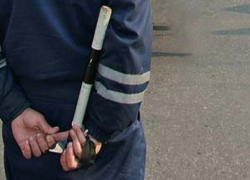 Агрессивный водитель на просьбу предъявить документы повалил на землю и избил полицейского на Ставрополье