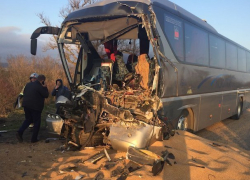 Водитель кисловодского автобуса погиб в страшной аварии с грузовиком на Ставрополье