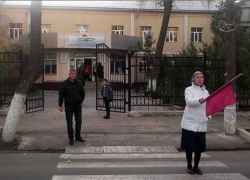 Ставропольчанка регулировала перекресток, пока за сбитым пешеходом ехали врачи