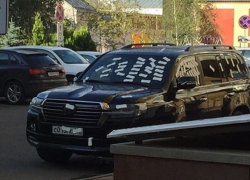 «Жесткая ответка»: внедорожник обклеили женскими прокладками в Ставрополе 