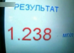   Шокированная результатом алкотестера женщина-водитель попала на видео на Ставрополье