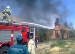 В селе Гофицком едва не сгорела постройка с взрывоопасными химикатами