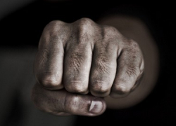 Пьяный водитель избил полицейского