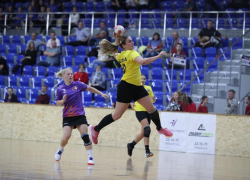 «Начали выдумывать приключения»: гандболистки «Ставрополья» победили в первом домашнем матче сезона