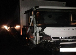 Водитель грузовика сбил владельца иномарки и столкнул авто в кювет на трассе Ставрополья