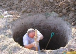 Рабочий задохнулся после обрушения земли в траншею при строительстве на Ставрополье