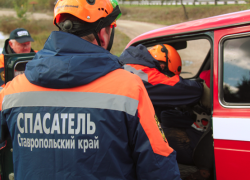 Водитель легковушки погиб и двое пострадали в аварии с КамАЗом на трассе Ставрополья