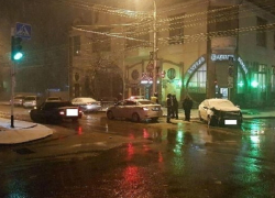 Двух девушек увезла «скорая» после ДТП в центре Ставрополя 