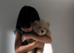 Мужчина под предлогом поисков кошки затащил в дом и развращал 8-летнюю девочку в Пятигорске