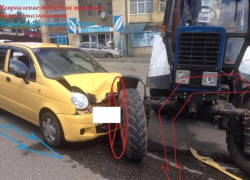 Трактор врезался в «Дэу Матиз» в Ставрополе