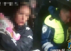 Автоинспекторы вытащили из огня мать с тремя детьми на Ставрополье