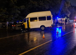 В больницах Кавминвод остаются 14 пострадавших в аварии с маршруткой