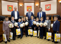 Глава Ставрополя наградил юных футболистов команды «Вектор»