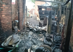 Подпаливший кучу мусора селянин сжег несколько дворов с домашней скотиной и чуть не сгорел сам на Ставрополье