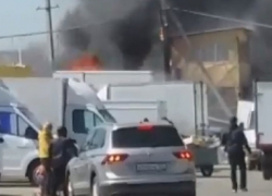 Крупный пожар вспыхнул на "Южном" рынке в Ставрополе 