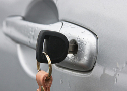 На Ставрополье две несовершеннолетние девушки решили покататься на угнанной машине