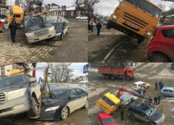 Эвакуатор уронил «Тойоту Лэнд Крузер» на «Тойоту-Камри» в Ставрополе