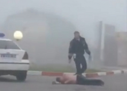 Мертвецки пьяный таксист приехал на заправку и попал на видео в Ставрополе 