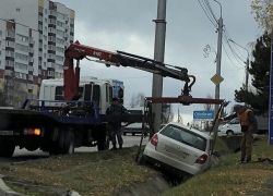 Иномарку «сдуло ветром» на проспекте Кулакова в Ставрополе
