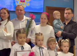В Шпаковском округе 5 семьям вручили сертификаты на жилье