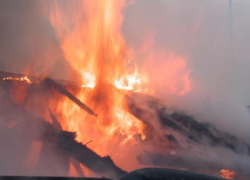 Крыша многоэтажного дома горела в Кисловодске