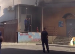 Дымящееся здание переполошило жителей северо-западного района Ставрополя