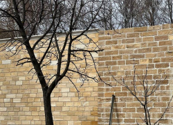 «Без слез не взглянуть»: ставропольцы высказались об обновленном дизайне подпорной стены на Крепостной горе