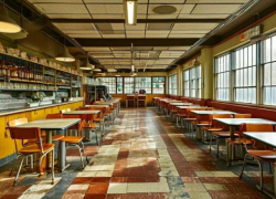 Гнилыми фруктами и просроченными продуктами кормили детей в школах и садиках на Ставрополье