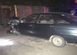 Раненую девушку бросил в машине после серьезного ДТП сбежавший мужчина-водитель под Ставрополем