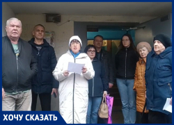 «Мы тухнем и умираем прямо здесь»: жители дырявого дома в Ставрополе выживают в сезон дождей без кровли над головой