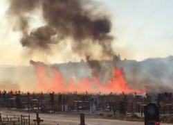 В Ессентуках сильно горит кладбище - видео очевидцев