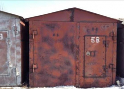 Отец и сын, жители Невинномысска, истязали своего знакомого за долги