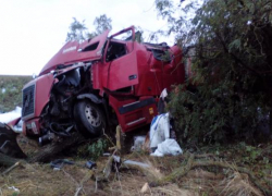 Многотонный бензовоз попал в аварию на Ставрополье