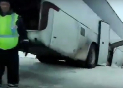 25 пассажиров автобуса "Астрахань - Кисловодск" после ДТП доставили в сельскую школу на Ставрополье