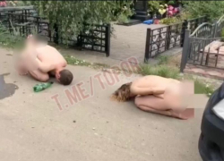«У нас челлендж»: в Железноводске мужчина обнаружил на кладбище пару нудистов