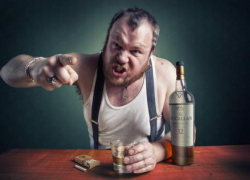 Побои вместо «стакана воды»: ставрополец выживает из квартиры собственную мать