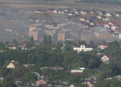 Микрорайон "Радуга" охватил смог и огонь в Ставрополе 