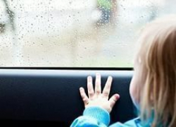 СК возбудил дело в отношении отца задушенного в машине ребенка