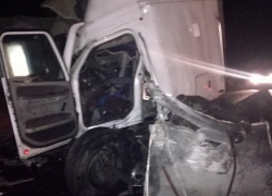 Водитель фуры чудом выжил в искореженной кабине после жесткого столкновения с КамАЗом под Ставрополем