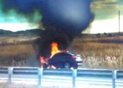 Иномарка за 5 млн рублей загорелась на трассе Невинномысск-Ставрополь