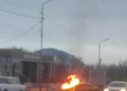 Машина загорелась в результате ДТП на въезде в Иноземцево