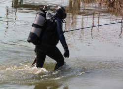 Плавающий труп неизвестного мужчины среди коряг в реке нашли жители Ставрополья