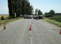 Две легковушки столкнулись на Ставрополье: погиб один человек