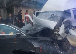 Жесткая авария с участием "маршрутки" и "Мерседеса" произошла в Ставрополе - есть пострадавшие 