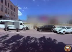 Маршрутка с пассажирами и иномарки не поделили дорогу в Ставрополе: пострадали 2 человека 