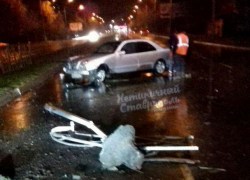 Мужчина на иномарке снес ограждение на перекрестке в Ставрополе